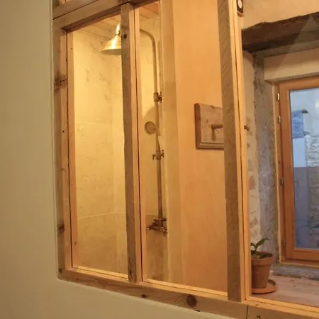 شقة Renove Dans Le Chateau Des Tours Lissieu
